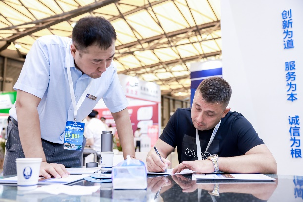 WOCA博覽會(huì),出口好平臺(tái) | 政策賦能×全球視野!WOCA 2025助地坪企業(yè)“零門(mén)檻”出海,搶占萬(wàn)億國(guó)際市場(chǎng)!